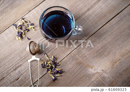Pea tea, butterfly blue tea in glass mug, anchan 61609325