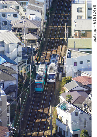 世田谷線が通る町並み 61612439