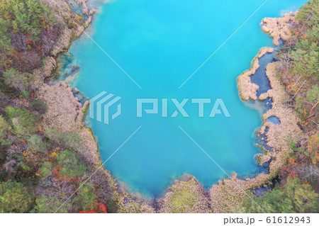 弁天沼、ドローン、コバルトブルー、エメラルドグリーン、空色、五色沼、裏磐梯、福島、神秘的な沼 弁天沼、ドローン、コバルトブルー、エメラルドグリーン、空色、五色沼、裏磐梯、福島、神秘的な沼 61612943