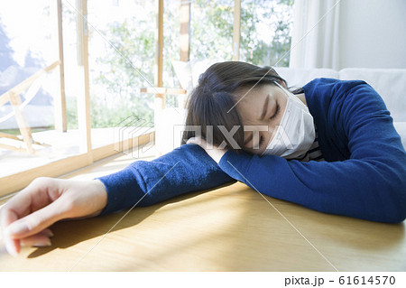 体調不良　風邪　ウイルス感染　イメージ 61614570