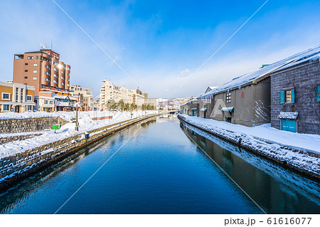 Beautiful landscape and cityscape of Otaru canal river in winter and snow season 61616077