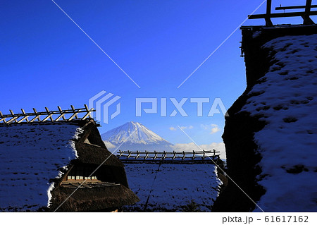 1月 西湖いやしの里根場・富士河口湖町76富士山と茅葺民家の雪景色 1月 西湖いやしの里根場・富士河口湖町76富士山と茅葺民家の雪景色 61617162