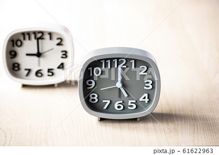 時計 9時 5時 61622963