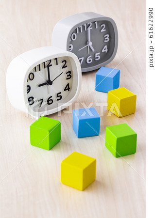 時計 9時 5時 時計 9時 5時 61622990