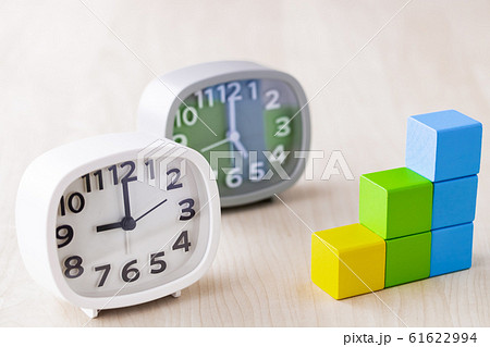 時計 9時 5時 時計 9時 5時 61622994