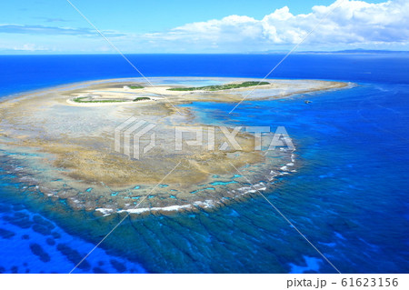 ナガンヌ島と慶良間諸島　空撮 61623156