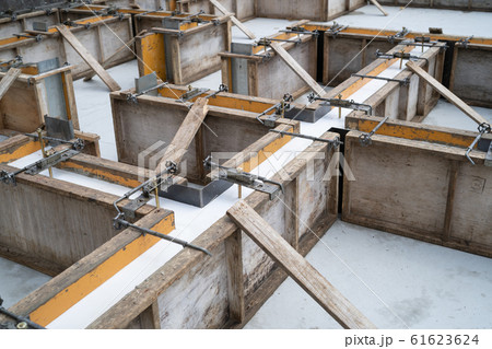 新築住宅　基礎立ち上がりコンクリート打設 61623624