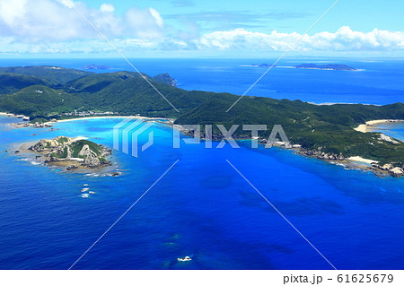 渡嘉敷島と慶良間諸島　空撮 61625679