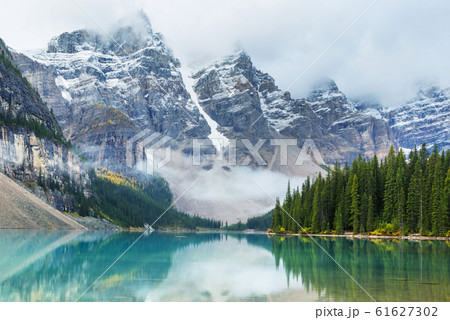 Moraine lake Moraine lake 61627302