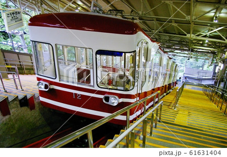 高野山ケーブル(南海鋼索線)、高野山駅に停車中のケーブルカー(コ11形) 高野山ケーブル(南海鋼索線)、高野山駅に停車中のケーブルカー(コ11形) 61631404