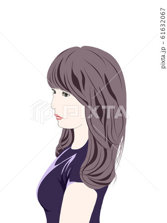 じっと見つめる女性の横顔 じっと見つめる女性の横顔 61632067