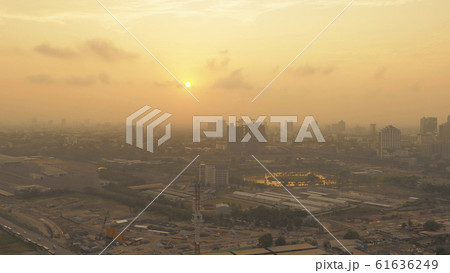 タイ・バンコクの朝空 PM2.5 スモッグ/ morning sky in Bangkok 61636249