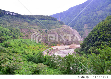大糸線と姫川と国道148号線の風景 61637494
