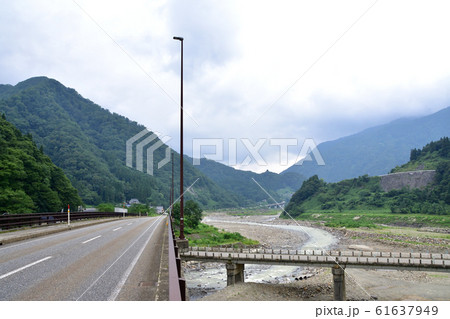 大糸線と姫川と国道148号線の風景 大糸線と姫川と国道148号線の風景 61637949