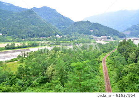 大糸線と姫川と国道148号線の風景 61637954