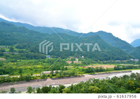 大糸線と姫川と国道148号線の風景 大糸線と姫川と国道148号線の風景 61637956