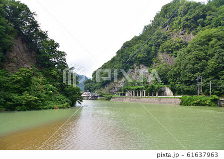 大糸線と姫川と国道148号線の風景 61637963