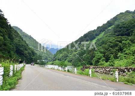 大糸線と姫川と国道148号線の風景 61637968