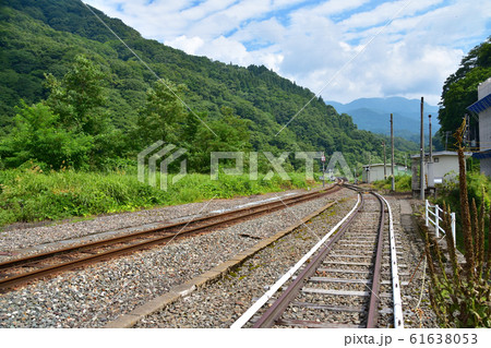 大糸線と姫川と国道148号線の風景 61638053