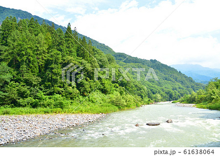 大糸線と姫川と国道148号線の風景 61638064