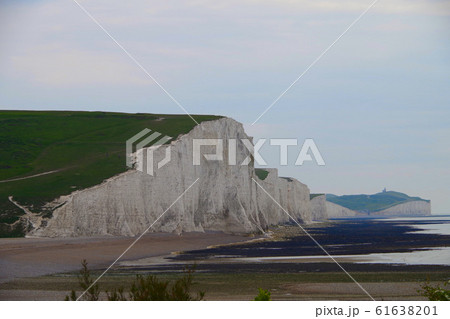 イギリス セブンシスターズ 前景 白い壁の写真素材