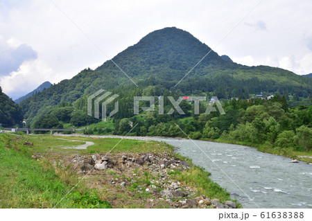 大糸線と姫川と国道148号線の風景 61638388