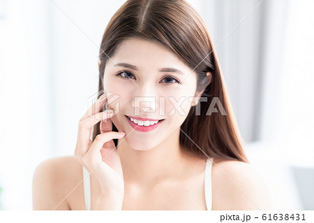 skin care girl touch face 61638431