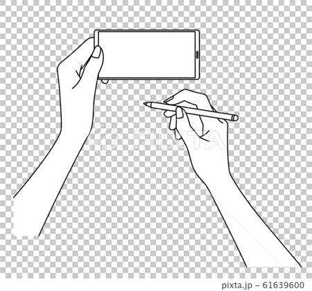 スタイラスペンとスマホを持つ女性の手元 61639600