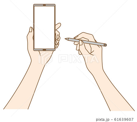 スタイラスペンとスマホを持つ女性の手元 61639607