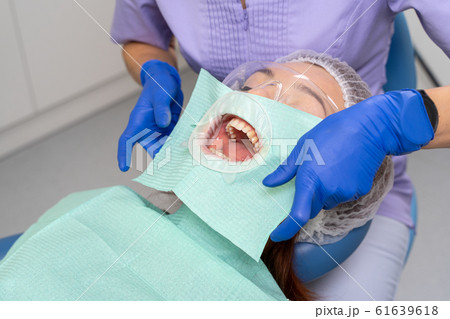cofferdam setting for patient comfort cofferdam setting for patient comfort 61639618