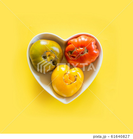 Ugly organic colorful tomato in plate の写真素材 [61640827] - PIXTA