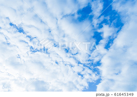 雲 クラウド 白 青 グラデーション 大空 快晴 青空 スカイ 風景 さわやかな空 バックグラウンド 雲 クラウド 白 青 グラデーション 大空 快晴 青空 スカイ 風景 さわやかな空 バックグラウンド 61645349