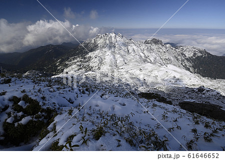 屋久島 【新雪の奥岳】 宮之浦岳山頂から永田岳 61646652