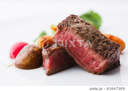 ヒレ肉　ステーキ 61647369
