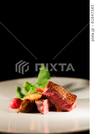 ヒレ肉　ステーキ 61647385