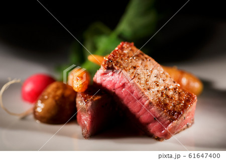 ヒレ肉　ステーキ 61647400