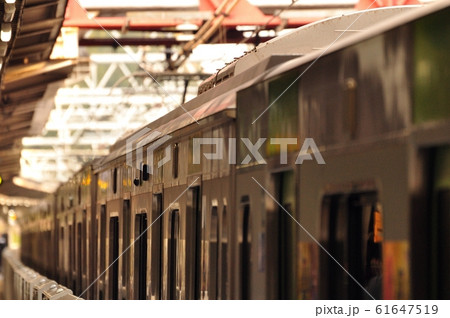 山手線 E235系 発車前一瞬の静寂 山手線 E235系 発車前一瞬の静寂 61647519