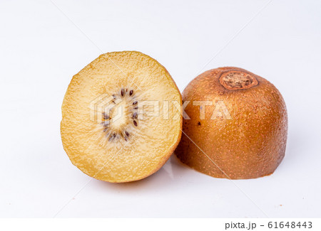 cut golden kiwifruit / kiwi (Actinidia chinensis) 61648443