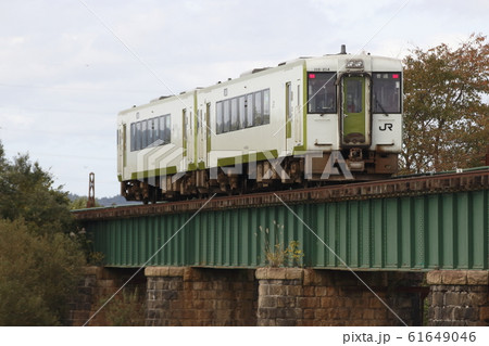 早出川橋梁を渡る磐越西線キハ110 早出川橋梁を渡る磐越西線キハ110 61649046