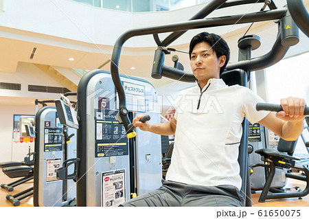 スポーツジム 筋トレ 男性 ウェートトレーニング スポーツクラブ スポーツジム 筋トレ 男性 ウェートトレーニング スポーツクラブ 61650075