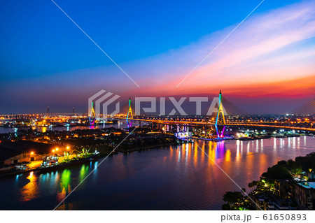 Bhumibol suspension bridge over Chao Phraya River 61650893