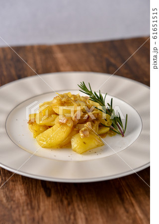 カレー風味のジャーマンポテト 61651515
