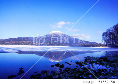 冬の雄阿寒岳 阿寒湖畔 ”釧路市” 冬の雄阿寒岳 阿寒湖畔 ”釧路市” 61652150