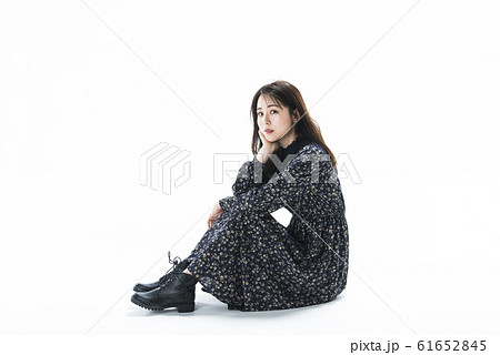 若い女性のポートレート 若い女性のポートレート 61652845