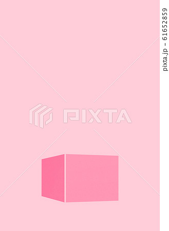 シンプルなデザインの箱 カラーボックス、段ボール箱、ギフト、プレゼント、荷物など シンプルなデザインの箱 カラーボックス、段ボール箱、ギフト、プレゼント、荷物など 61652859