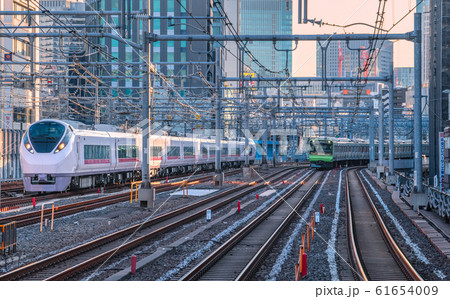 日本の東京都市景観 御徒町から電車などを望む（奥は、秋葉原方向） 61654009