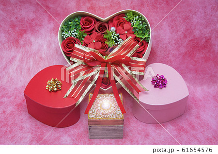 プレゼント ハート型ギフトの写真素材