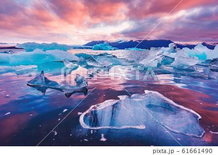 Icebergs in Jokulsarlon glacial lagoon 61661490