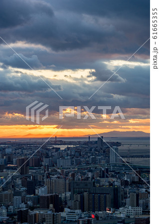 夕暮れの都市風景 夕暮れの都市風景 61665355