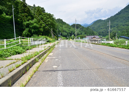 大糸線と姫川と国道148号線の風景 大糸線と姫川と国道148号線の風景 61667557